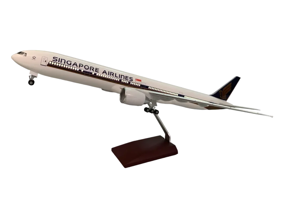 Singapore B777-300ER Resin Aircraft Model – with Landing Gear & LED